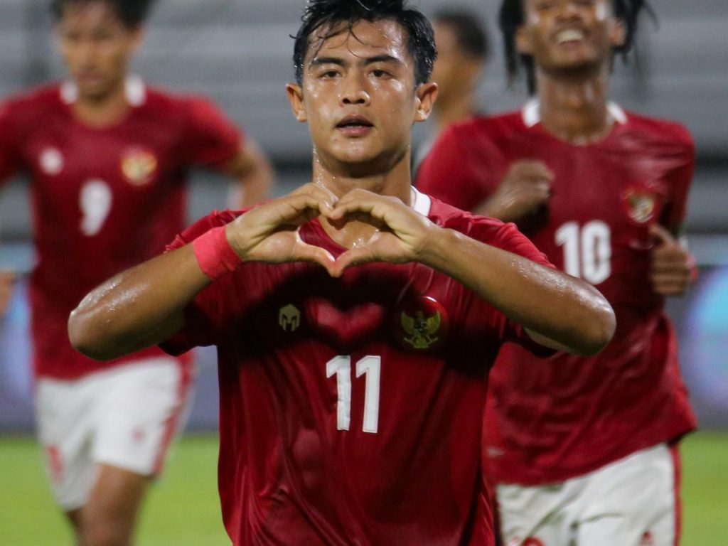 Pramata Arhan Pemain sepak bola Indonesia