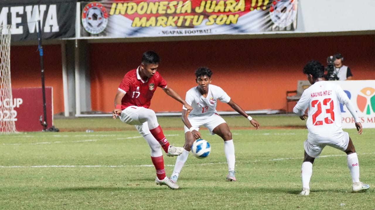 3-Nama-Pemain-Kenamaan-Sepakbola-Indonesia-Dari-Masa-Ke-Masa