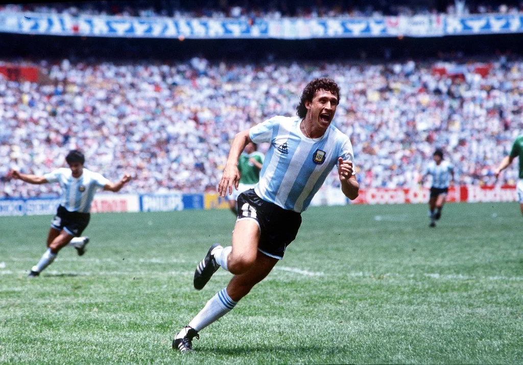  Maradona dan Jorge Burruchaga (Argentina)